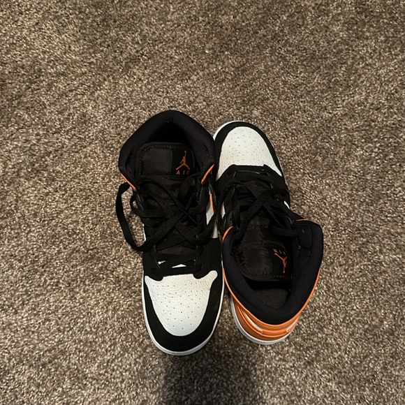 2019 Air Jordan 1 Mid GS “Shattered Backboard” - Picture 4 of 9